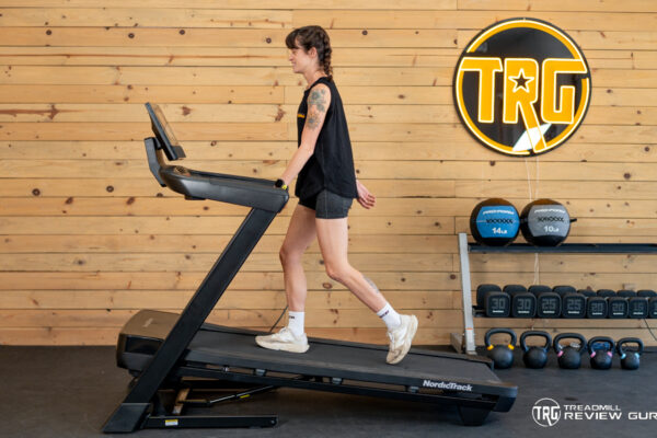 What 30 Minutes of Walking on a Treadmill Does For Weight Loss