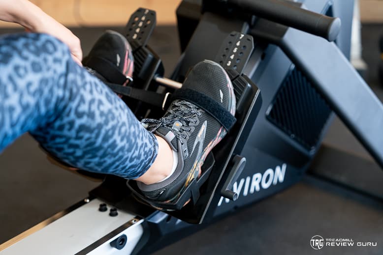 Aviron Strong Go Rower Feet Strapped In