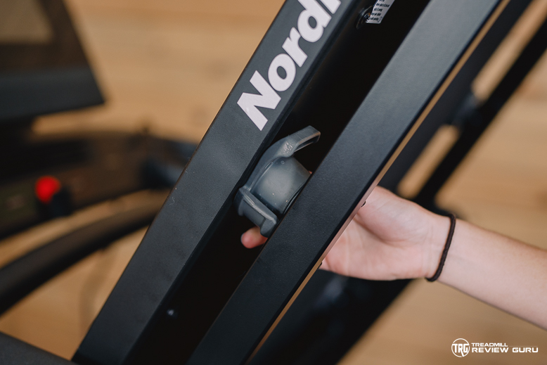 NordicTrack T Series 10 - cushion adjustment