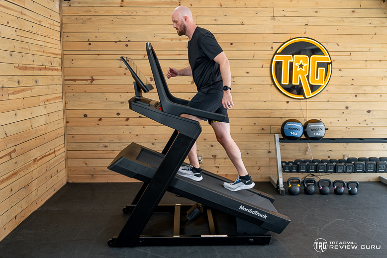 NordicTrack X24 Man Incline Walking