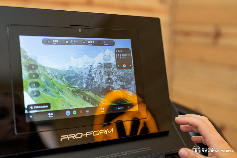 ProForm Carbon Pro 2000 - Screen glare