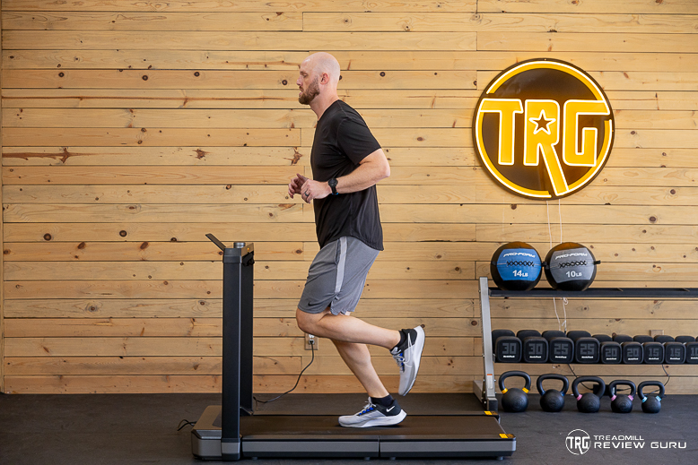 WalkingPad X25 Man Running